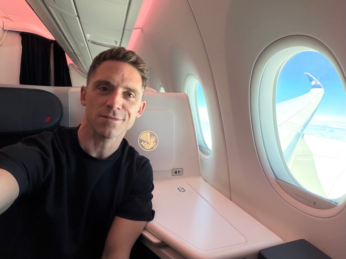 Daniel in Air France Business Suite on the Airbus A350