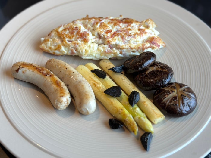 Fairmont Hanoi Gold Lounge a la carte breakfast