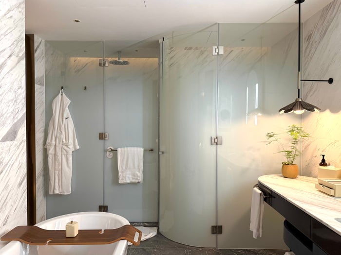 Fairmont Hanoi bathroom