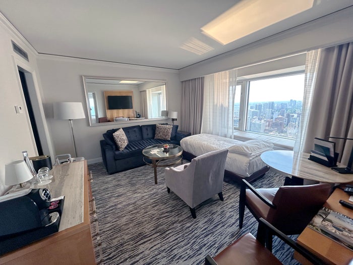 Four Season Chicago Room 3805 living room reverse