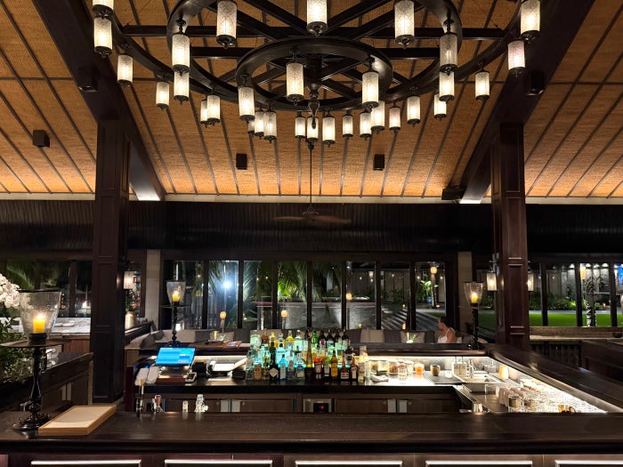Four Seasons The Nam Hai Nayuu bar