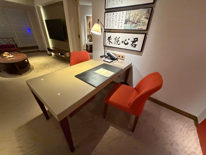 Grand Hyatt Tapei Suite Desk