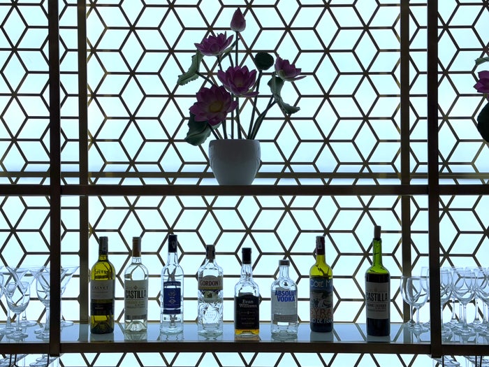 Hanoi Airport Vietnam Airlines Lotus Lounge bar