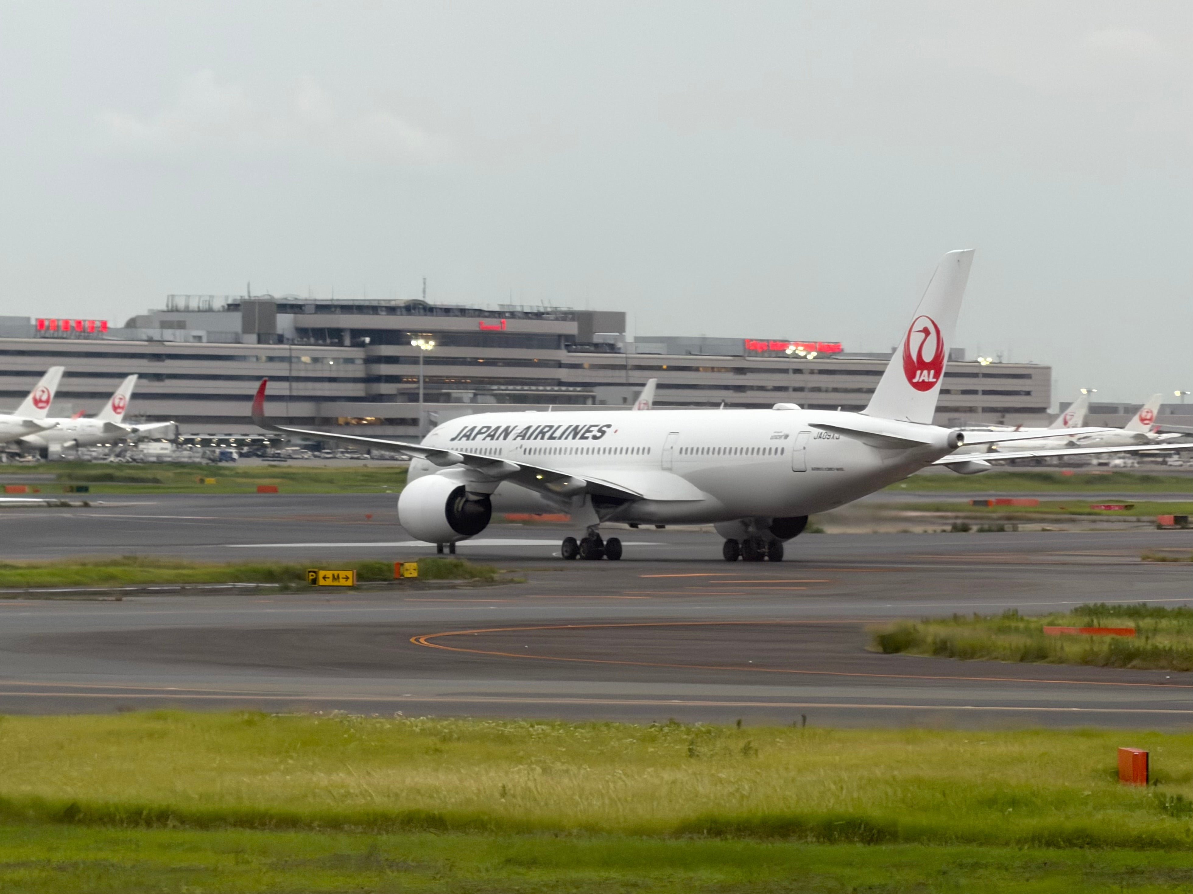 JAL Award Availability, JetBlue Mint Changes, United Club's Largest Terrace, and More Airline News