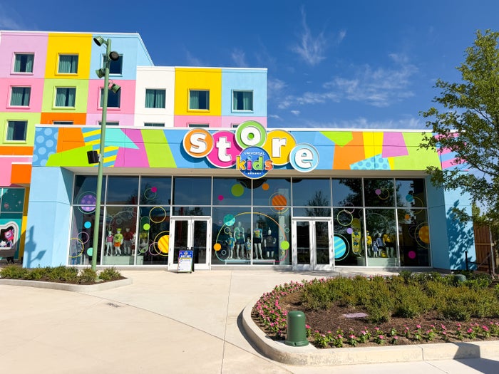 Univeral Kids Resort Stores