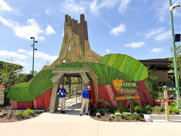 Universal Kids Resort Shrek Fiona ride