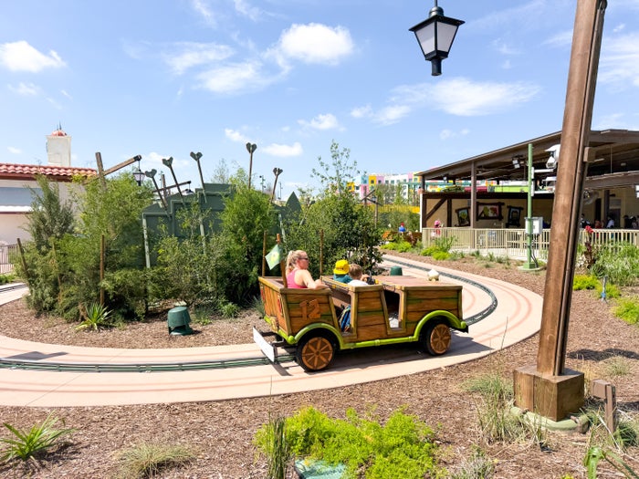 Universal Kids Resort Shrek ride