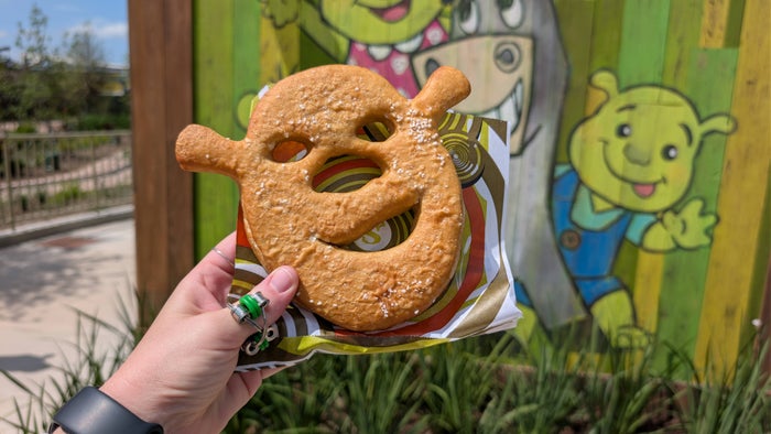 Universal Kids Resort Shrek's Swamp Snacks Shrekzel