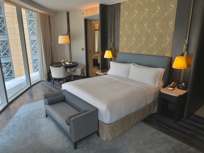 Waldorf Astoria Bangkok suite bed