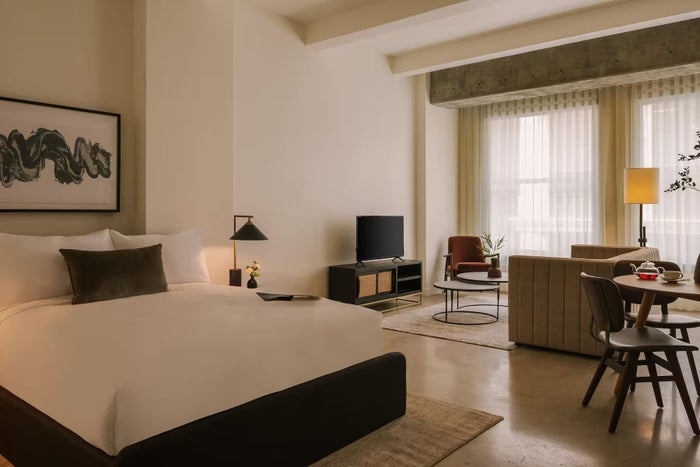 Wyndham Reside Residences LA