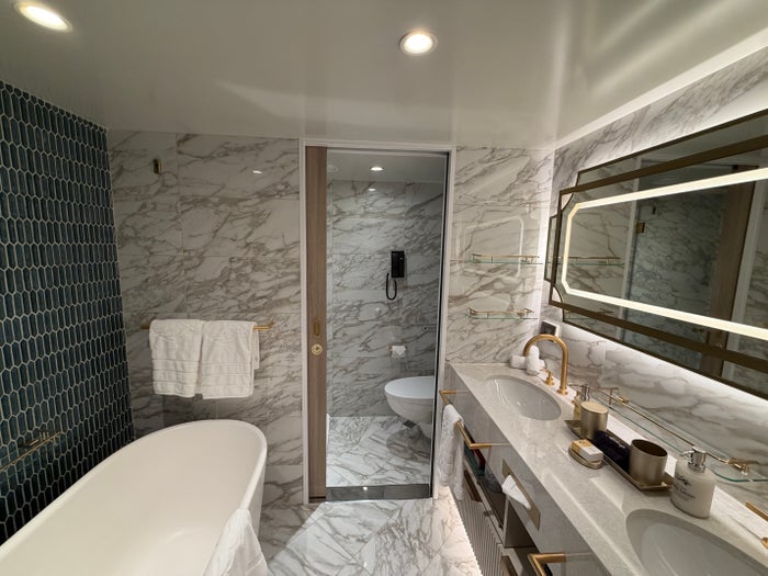 Disney Magic Suite Master Bathroom