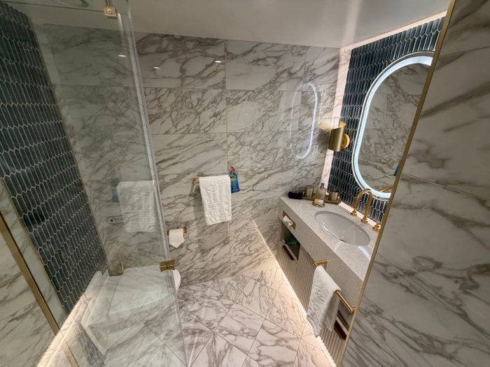 Disney Magic Suite Secondary Bathroom