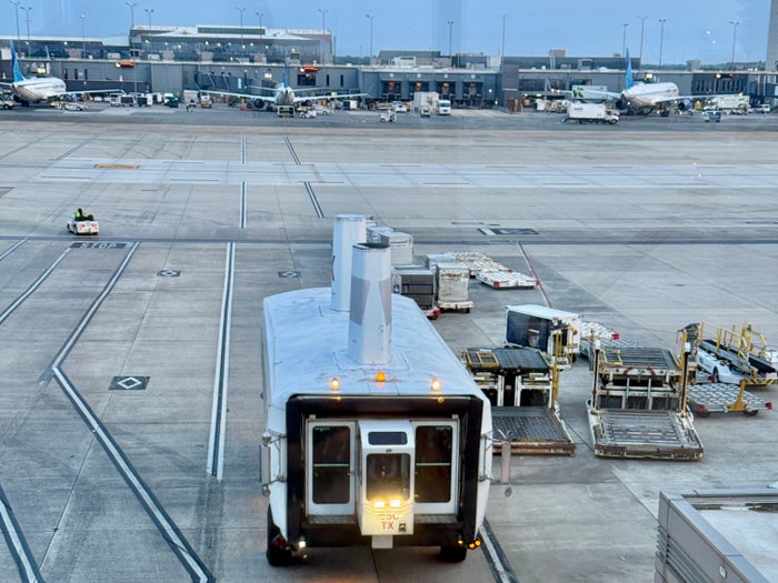 Dulles People Mover Mobile Lounge Dulles People Mover Mobile Lounge