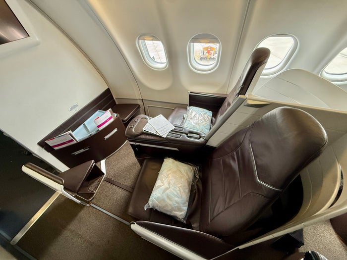 Hawaiian Airlines A330 Business Class Bulkhead Seat Hawaiian Airlines A330 Business Class Bulkhead Seat