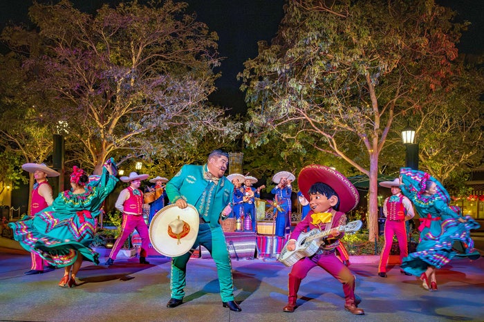 DISNEYLAND RESORT Mariachi Alegria DISNEYLAND RESORT Mariachi Alegria