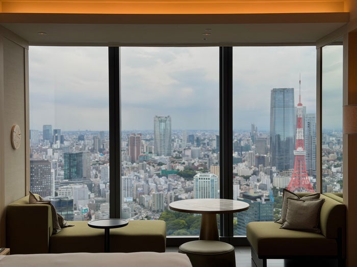 Fairmont Tokyo bedroom window view