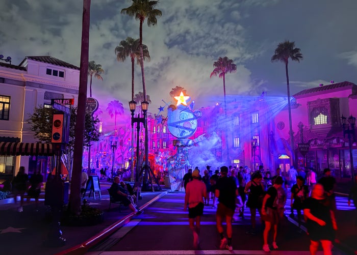 Halloween Horror Nights Universal Orlando 2026 Scare Zone Image Credit Chris Hassan