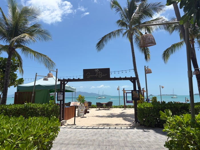 Holiday Inn Bophut Beach bar