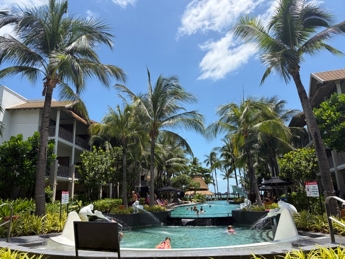 Holiday Inn Bophut Beach pool and palm trees