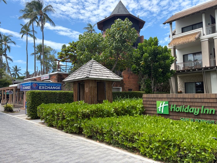 Holiday Inn Bophut Beach walking street to village