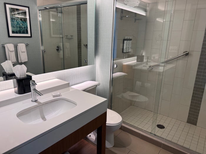 Hyatt Place Niagara Falls bathroom