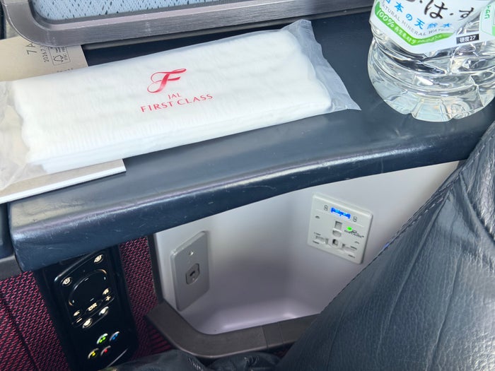 JAL domestic Airbus A359 first class seat controls