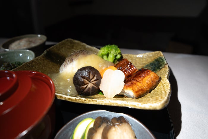 Japan Airlines 777 first eel breakfast