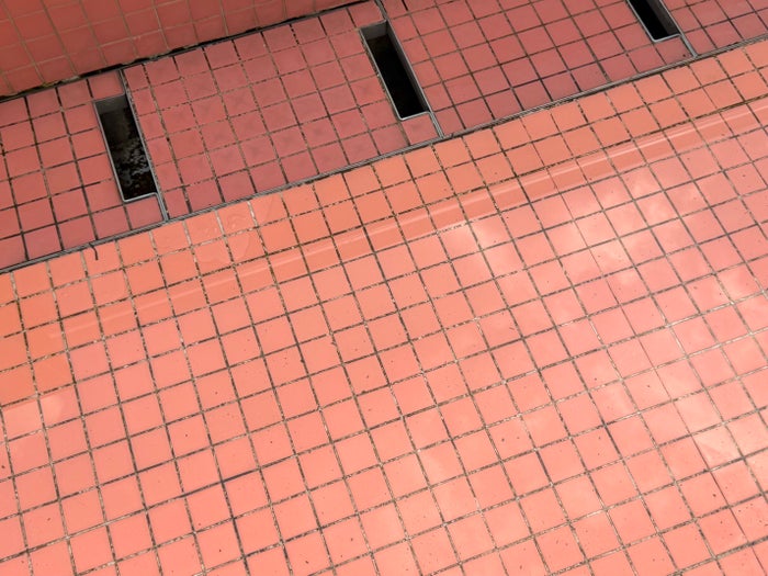 Mondrial Seoul Itaewon pool dirty grouting