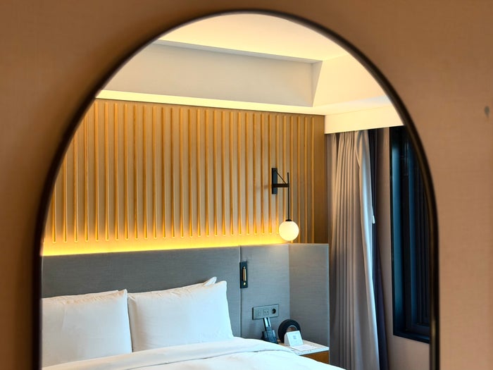 Mondrian Seoul Itaewon room mirror and bed