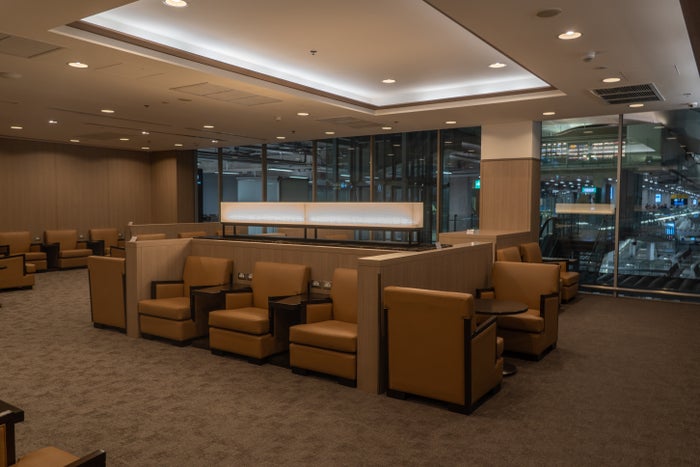 Sakura lounge BKK empty seating