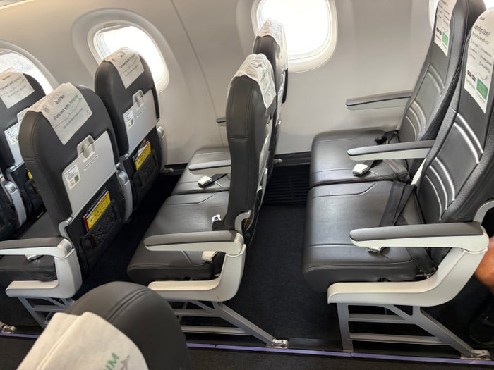 Scoot Embraer 190 legroom Scoot Embraer 190 legroom