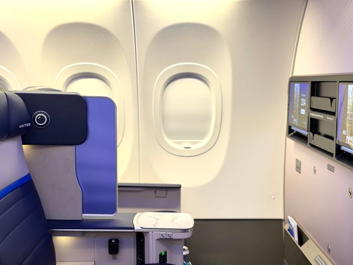 United Airbus A321XLR Premium Plus privacy screen