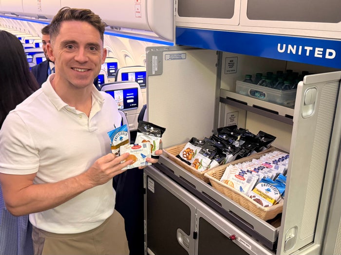 United Airbus A321XLR economy snacks