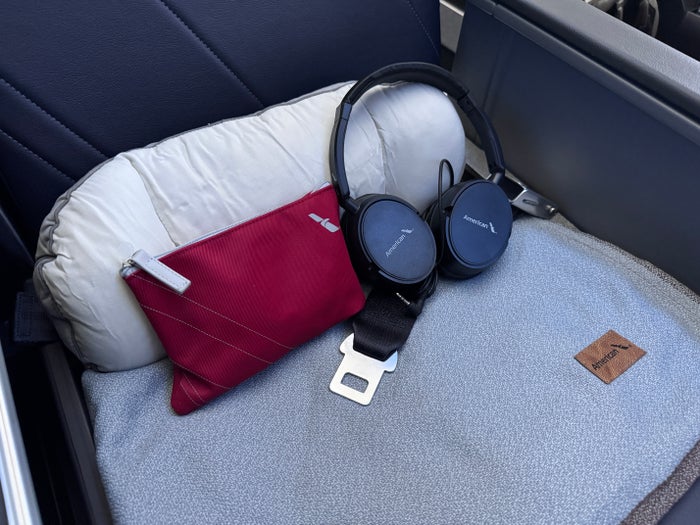 AA 777 300ER DFW JFK premium economy amenities AA 777 300ER DFW JFK premium economy amenities