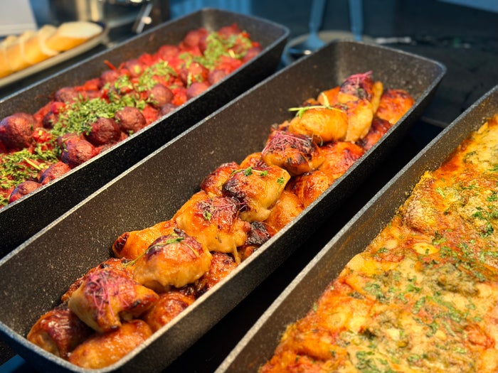 Amsterdam Amex Centurion Lounge buffet hot food