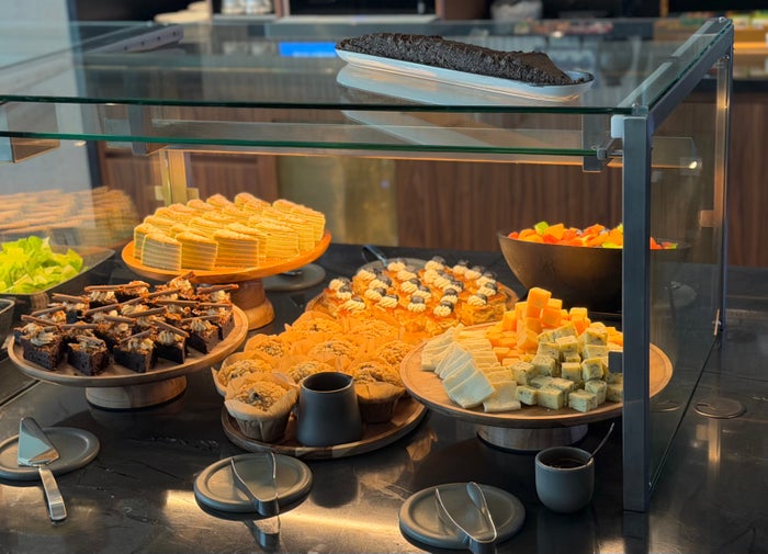 Amsterdam Amex Centurion Lounge desserts Amsterdam Amex Centurion Lounge desserts