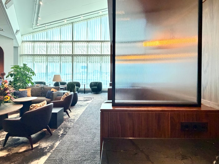 Amsterdam Amex Centurion Lounge work station