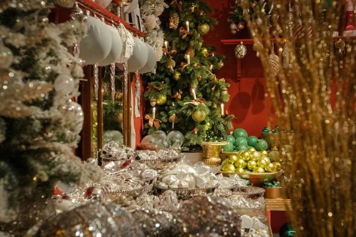 Basel Munsterplatz Christmas Market Basel Switzerland Christmas shop Ryan Lee utWlCtOb4pQ unsplash