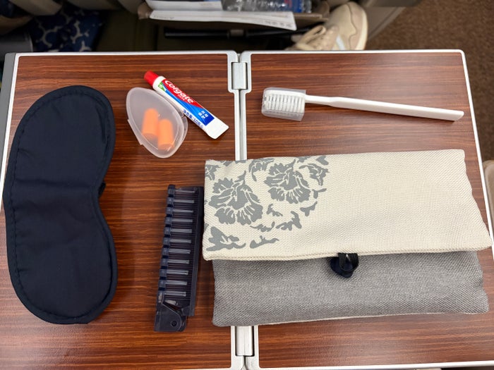 China Eastern premium economy amenity kit China Eastern premium economy amenity kit