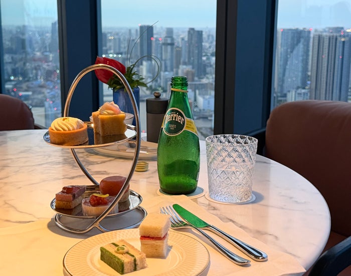 Fairmont Tokyo Gold Lounge afternoon tea delights