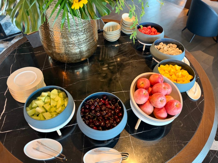 Fairmont Tokyo Gold Lounge breakfast fruit