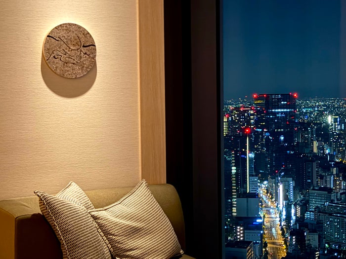 Fairmont Tokyo bedroom chez longue at night