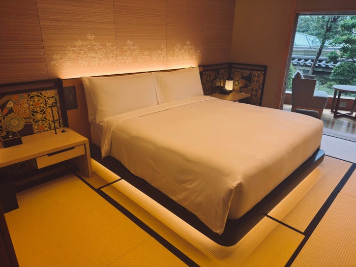 Gajoen Tokyo bed side