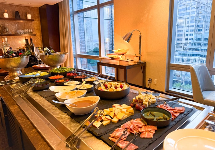 InterContinental Boston by IHG lounge evening snacks Image Credit Chris Hassan