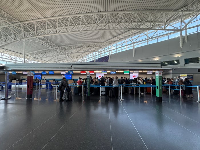 JAL JFK Check in Passengers JAL JFK Check in Passengers