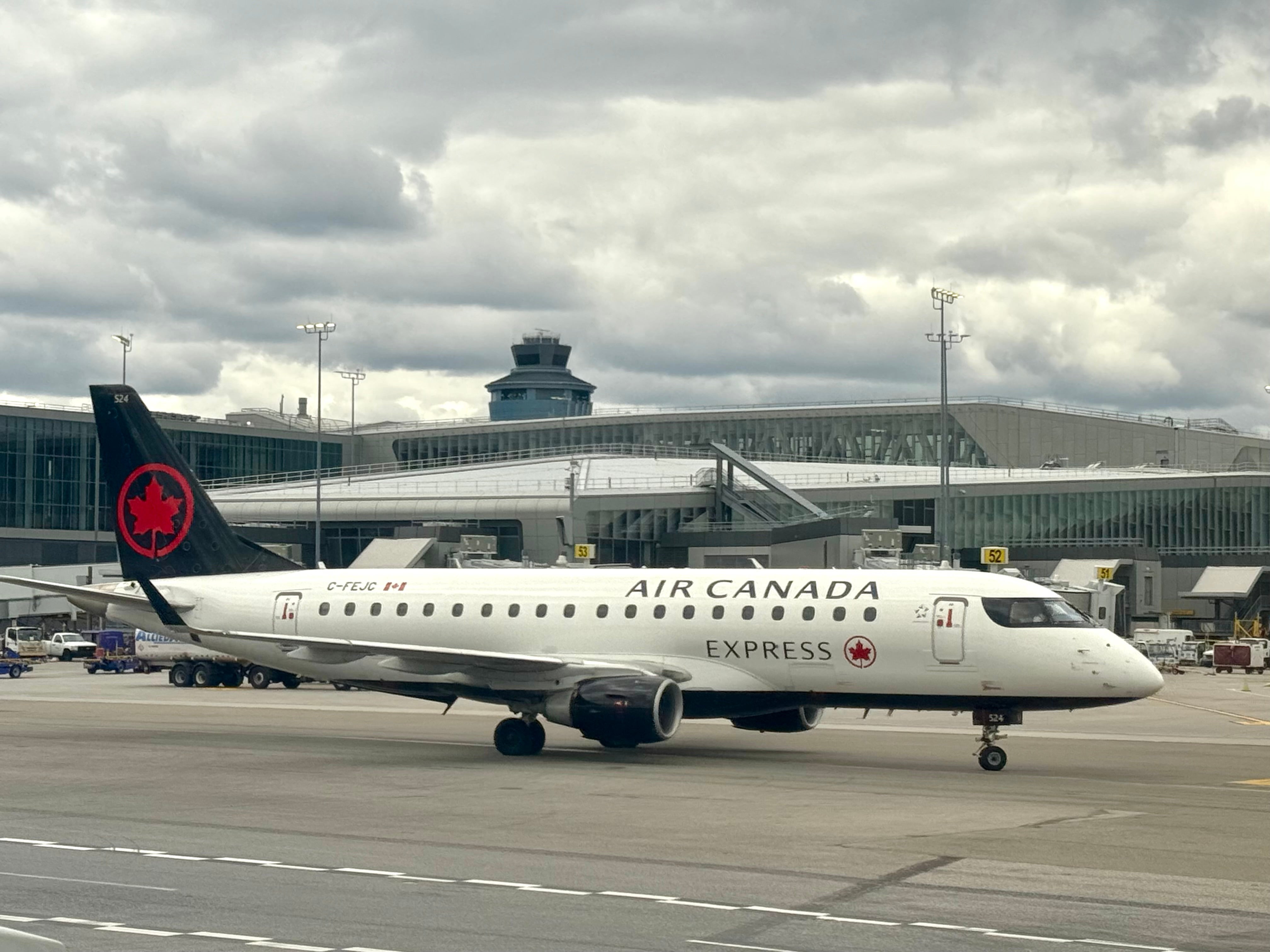 Delta's Austin Lounge Plans, Tiny All-Biz Class Plane, New Routes, and More News
