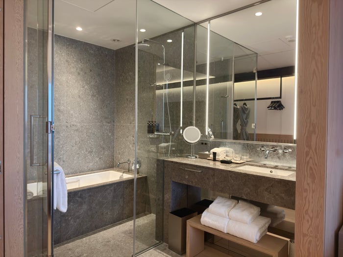Hyatt Centric Sapporo bathroom