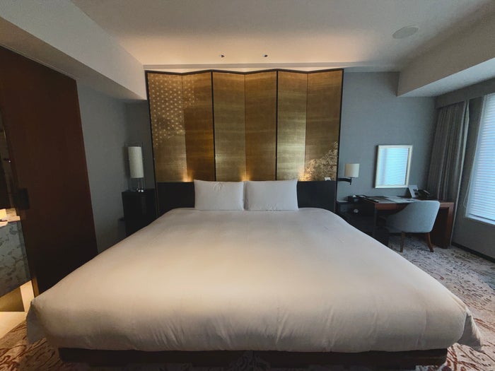 Hyatt Regency Yokohama bed front wide