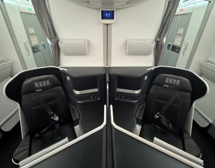 ZIPAIR Business Class cabin middle seats